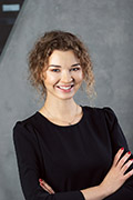 Starszy Specjalista w Dziale Sprzedaży Mieszkań i Lokali Anna Matel